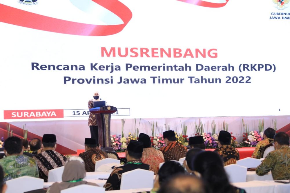 Gubernur Jatim Khofifah Indar Parawansa saat membuka acara Musrenbang 2022