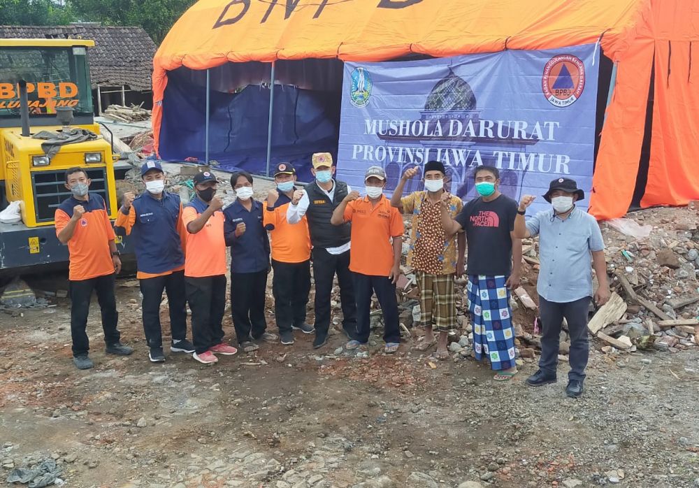 Gubernur Kirim Tikar, Terpal dan Sajadah Sebab Tempat Ibadah Rusak
