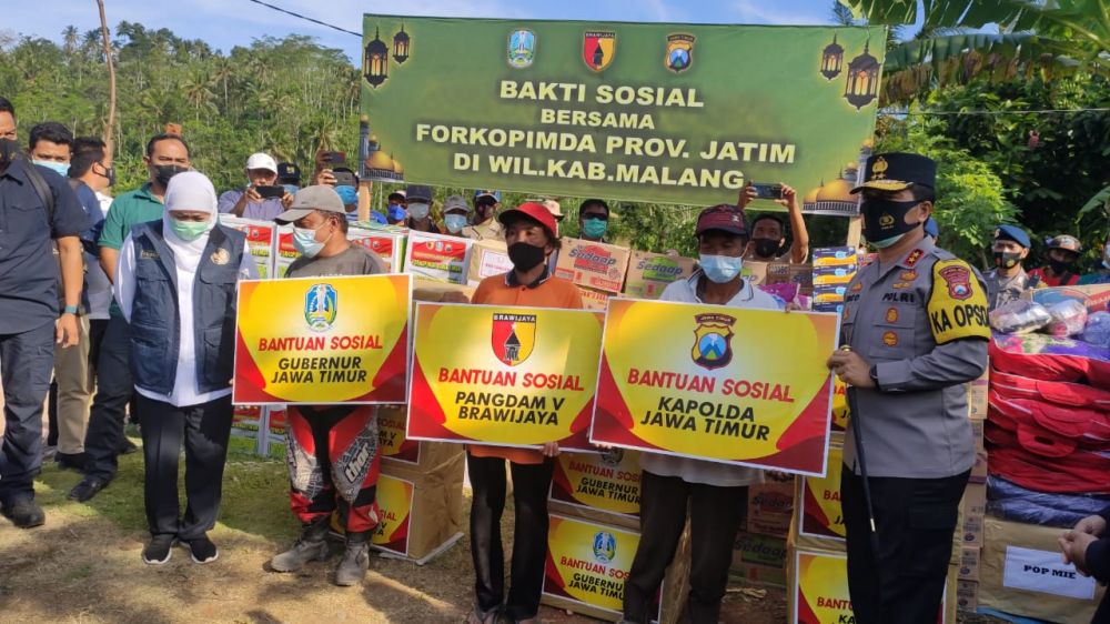 Forkopimda Jatim saat bansos dan lakukan pembangunan rumah bagi warga terdampak gempa