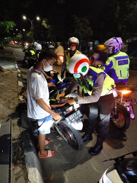 Anggota Satlantas Polres Gresik terus lakukan pengamanan patroli antisipasi balap liar