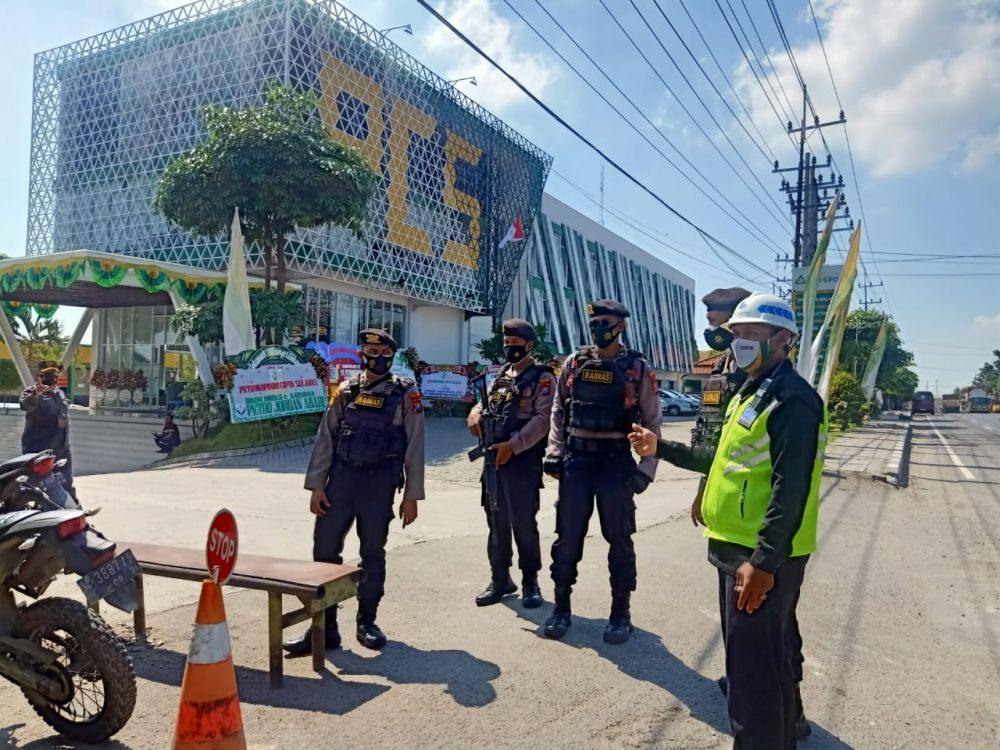 Anggota Shabara Polres Gresik saat giat patroli pengamanan bulan ramadhan