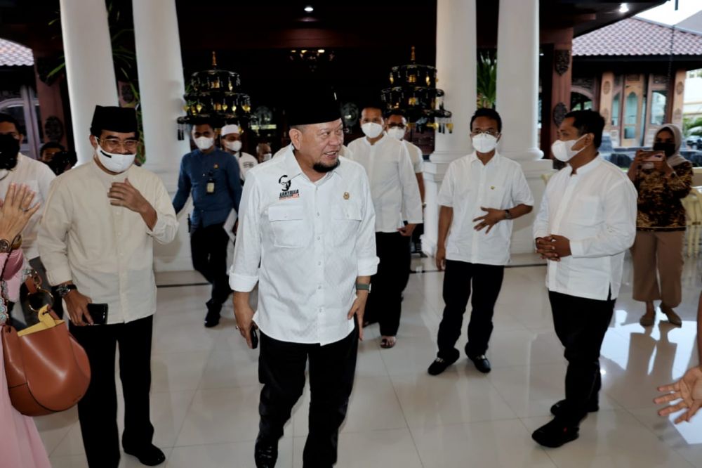 Ketua DPD RI saat tiba di Pringgitan rumah dinas Bupati Ponorogo