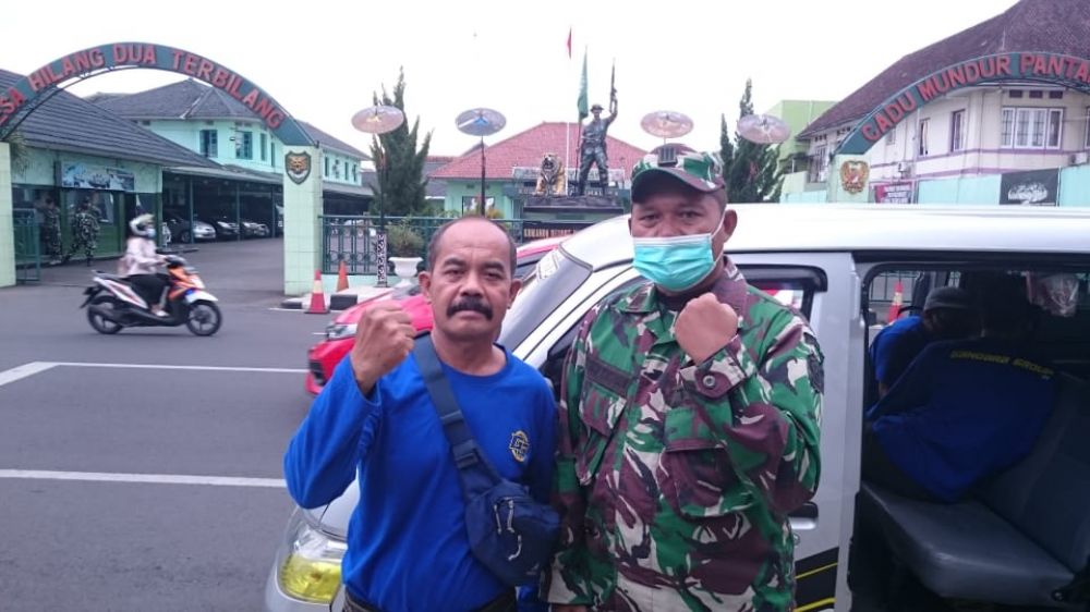 Dadan Kusnadi seksi personalia bersama pak "kumis" perwakilan dari gandara group