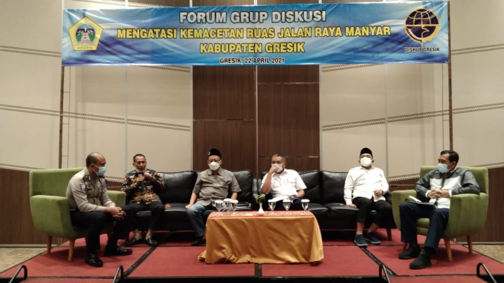 Polres Gresik AKBP Arief Fitrianto gelar FGD untuk mengatasi keruwetan lalin jalan exit tol Manyar