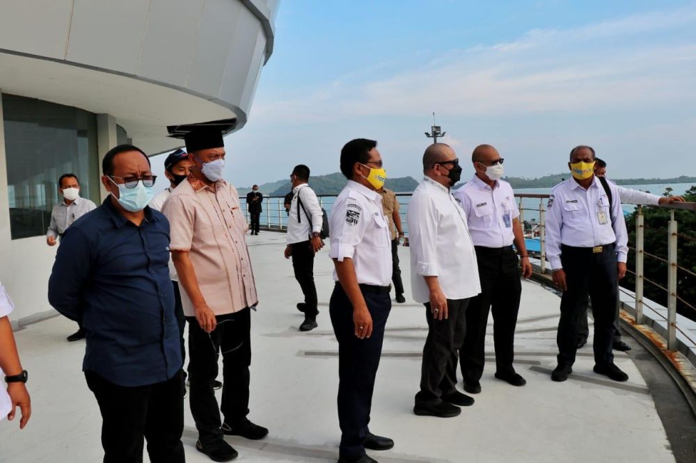 Ketua DPD RI saat meninjau Pelabuhan dan berdiskusi dengan jajaran direksi PT ASDP Indonesia Ferry (Persero) di tengah perjalanan Kunker ke provinsi Lampung