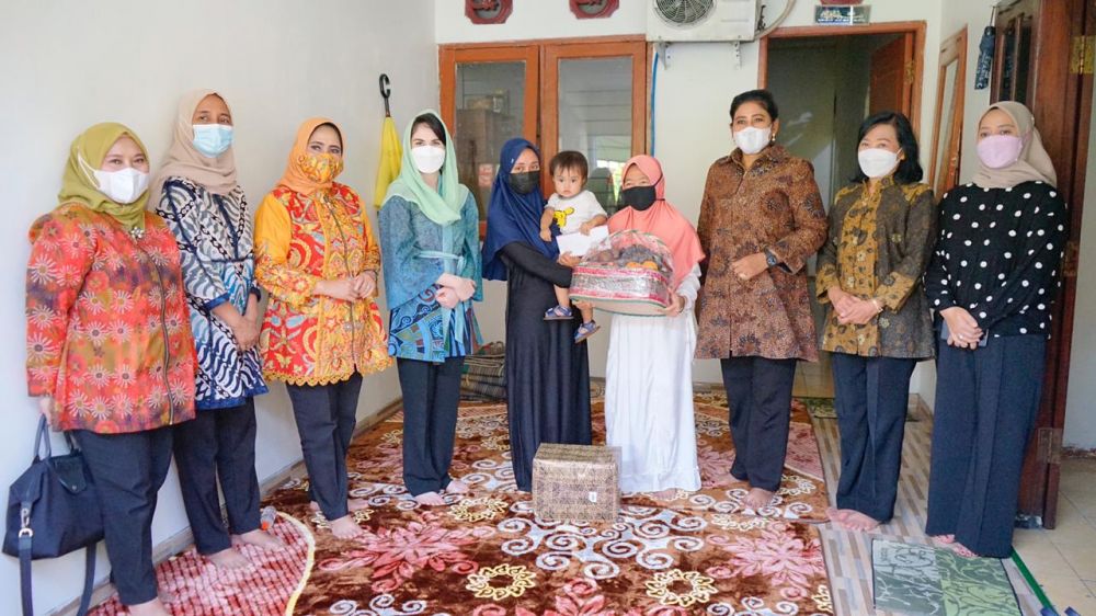 Arumi Bachsin bersama istri Jalasenastri beri semangat istri prajurit KRI Nanggala 402