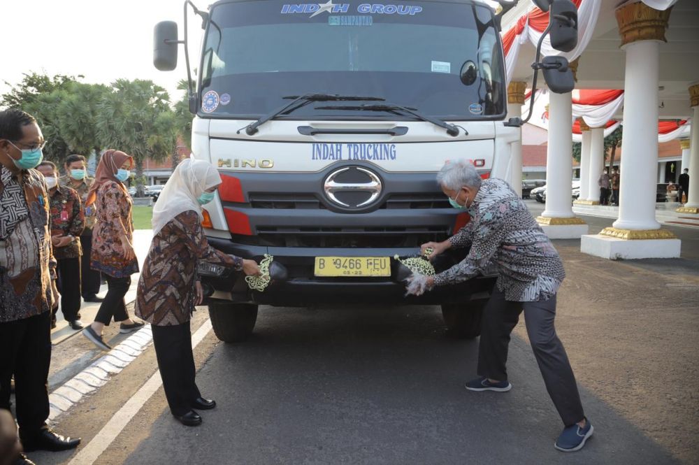 Peresmian lumbung pangan oleh kepala perwakilan Bank Indonesia wilayah Jatim dan Gubernur Jatim Khofifah Indar Parawansa