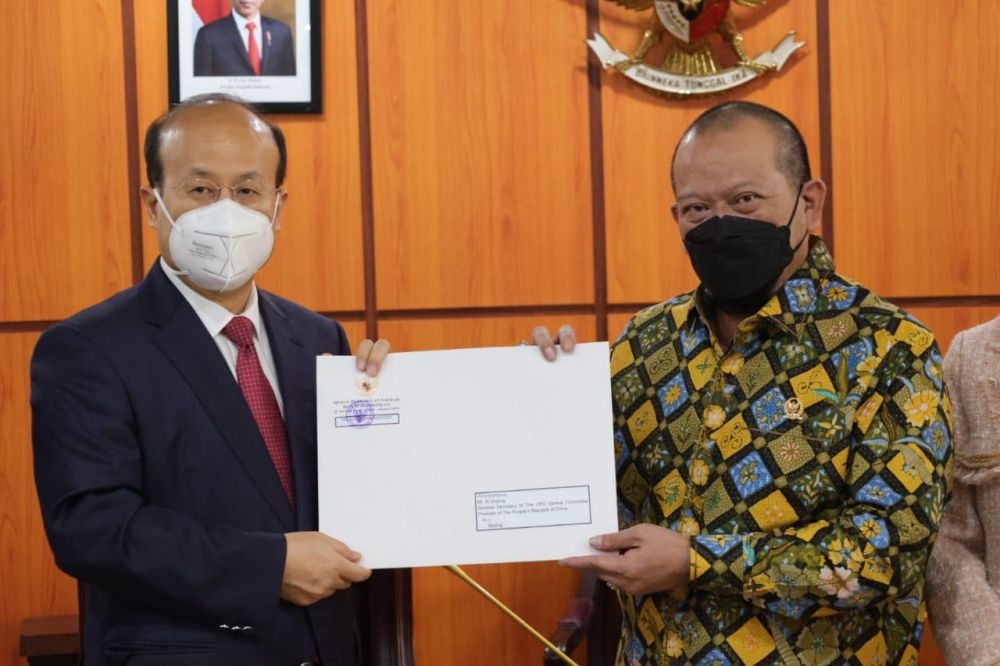 Ketua DPD RI menerima kunjungan Duta Besar Tiongkok untuk Indonesia Xiao Qian di Lantai 8 gedung parlemen Senayan