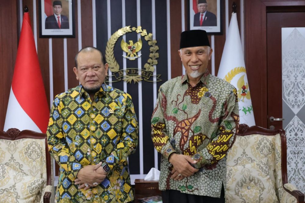 Ketua DPD RI menerima audiensi Gubernur Sumatera Barat Mahyeldi Ansharullah di ruang kerja ketua DPD RI lantai 8 gedung MPR DPR