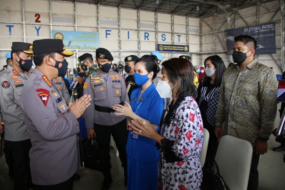 Kapolri Beri Apresiasi Anak Prajurit Awak Kapal Nanggala Jadi Polisi