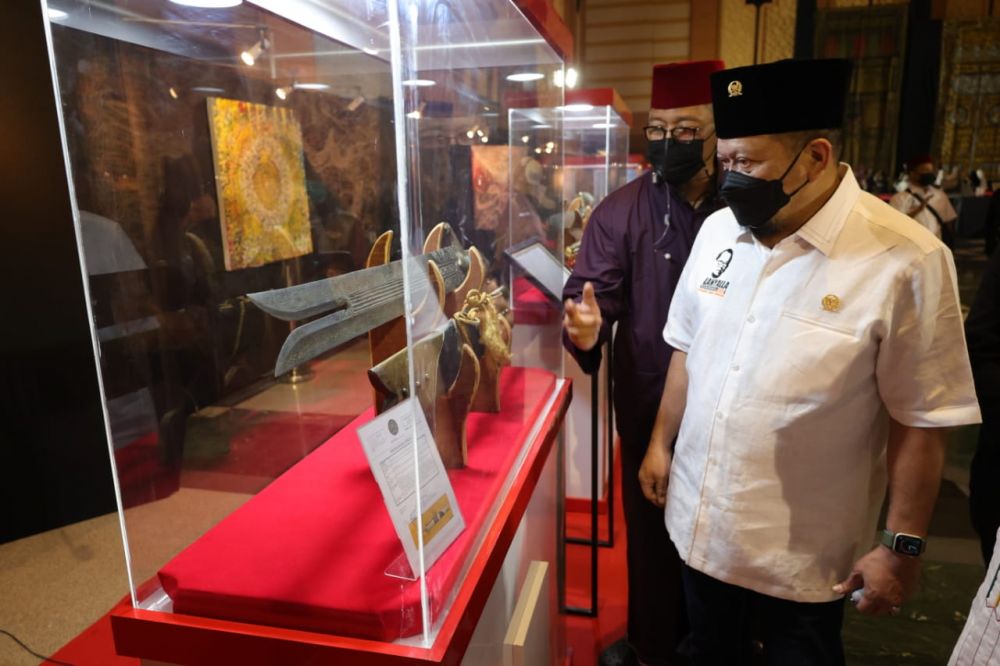 Ketua DPD RI AA LaNyalla Mahmud Mattalitti kunjungi pameran artefak peninggalan nabi Muhammad SAW di Jakarta Islamic Center