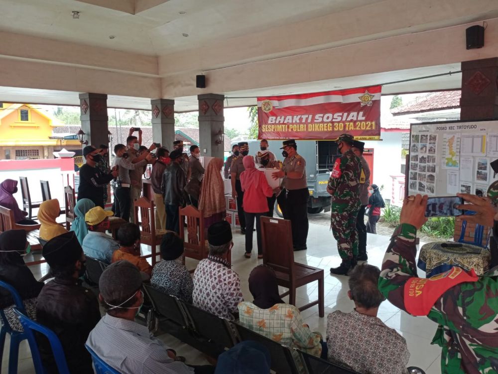 Siswa Sespimti Baksos ke Korban Gempa Bumi di Malang Jatim