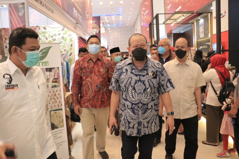 Ketua DPD RI beserta rombongan mengunjungi pameran INAPRO Expo Kadin di Grand City Mall Surabaya