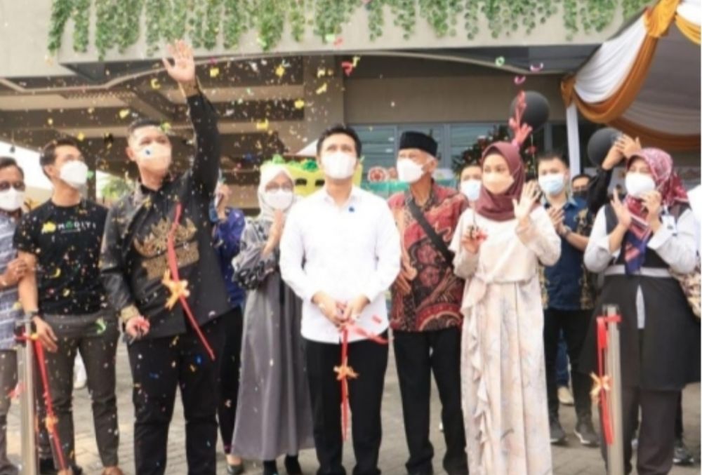 Wagub Jatim Emil Elestianto Dardak hadir dalam peresmian gedung baru Baba Rafi Plaza di Sidoarjo