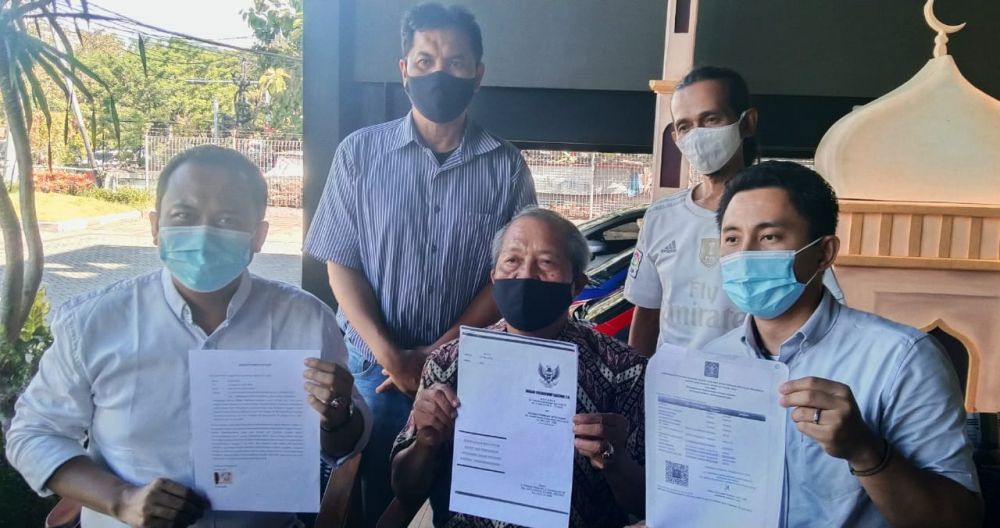 Ke Dua pemimpin Yayasan Kanker Wisnuwardhana sama-sama saling melaporkan