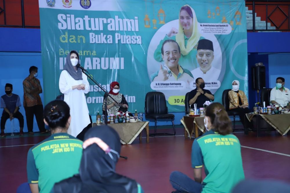 Arumi Bachsin saat menghadiri Puslatda