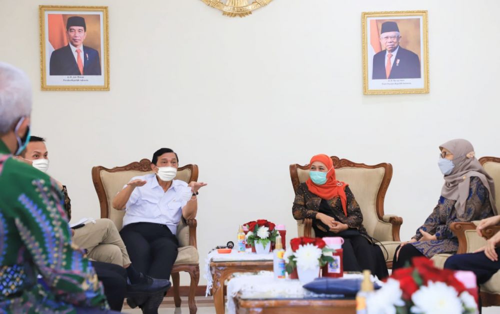 Gubernur Jatim Khofifah Indar Parawansa, tim riset Vaksin Covid-19 UNAIR dan RSUD Dr Soetomo bahas perkembangan Vaksin merah putih bersama Menko Marves