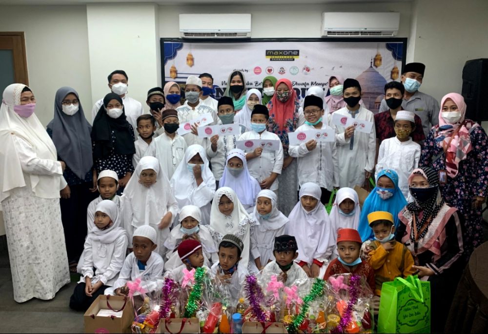 Positive Community bersama Maxone Dharmahusada ajak Ngaji Anak Yatim