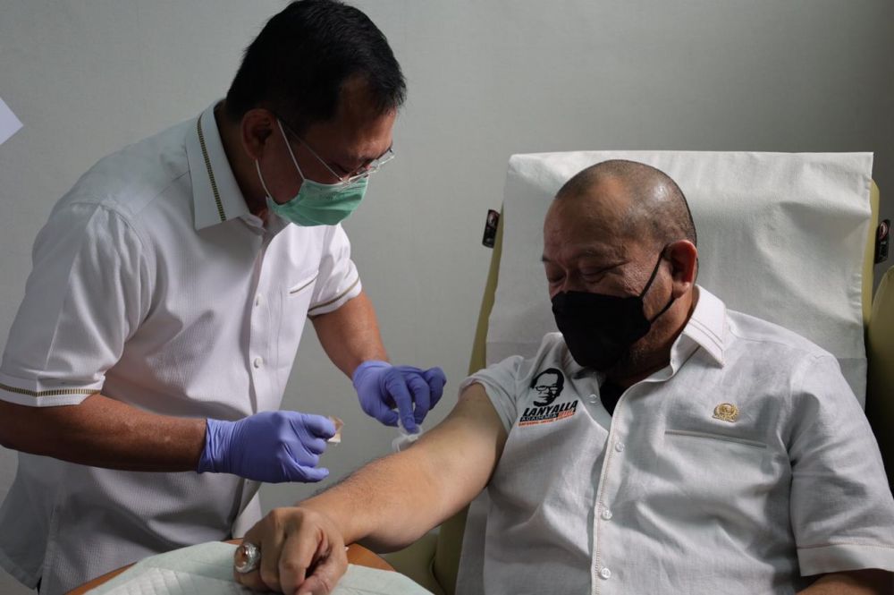 Ketua DPD RI lakukan suntik vaksin Nusantara di gedung Cellcure Center RSPAD Gatot Soebroto