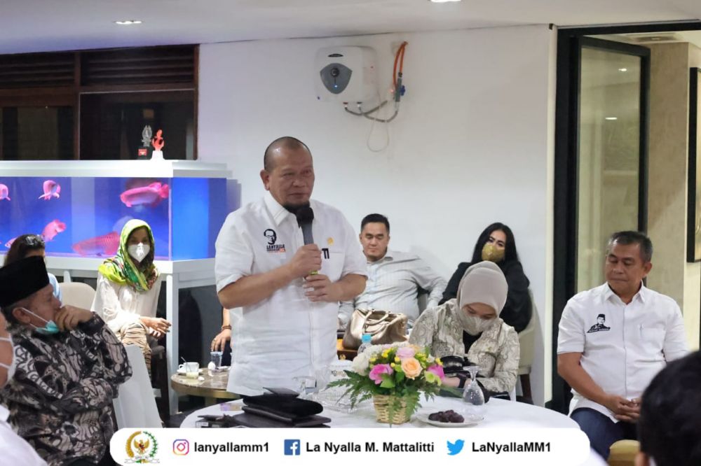 Ketua DPD RI silaturahmi dengan rombongan komunitas BARA JP (Barisan Relawan Jokowi Presiden) yang bertempat di rumah dinas Denpasar Raya Jakarta