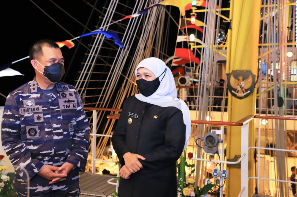 Gubernur Jatim Khofifah Indar Parawansa saat menghadiri pisah sambut Pangkoarmada ll