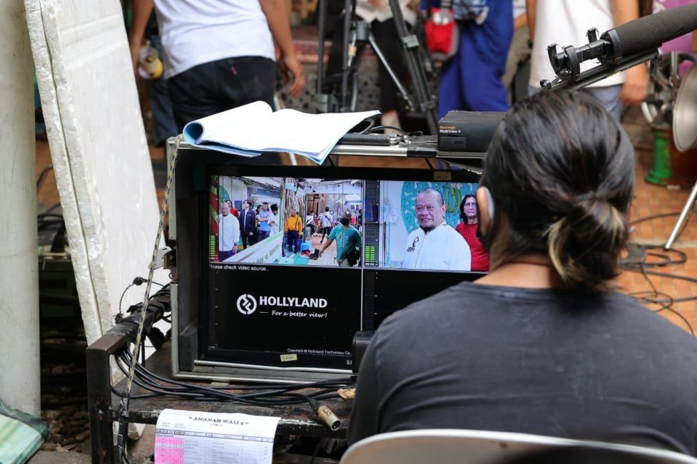 Ketua DPD RI saat mengikuti proses shooting sinetron "Amanah Wali" season 5 di studio RCTI Kebun Jeruk Jakarta