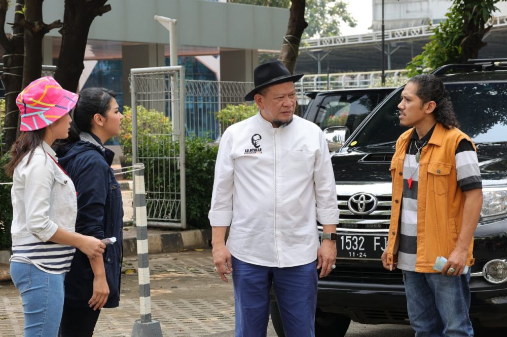 Ketua DPD RI saat mengikuti proses shooting sinetron "Amanah Wali" season 5 di studio RCTI kebon jeruk Jakarta