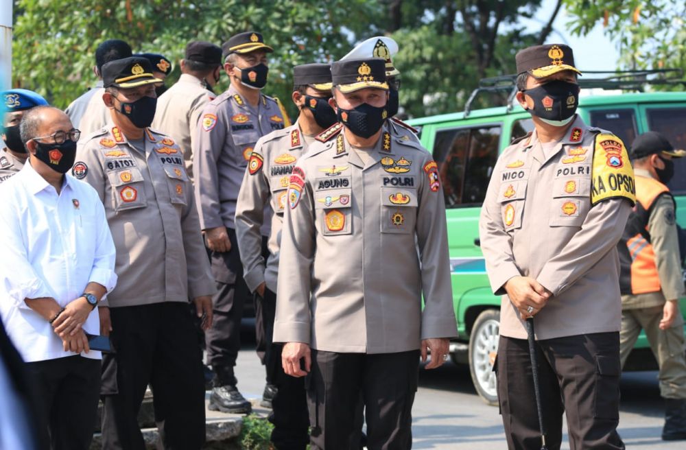 Kapolda Jatim dampingi Irwasum Mabes Polri sidak ke posko Check Poin Suramadu dan terminal Purabaya Sidoarjo