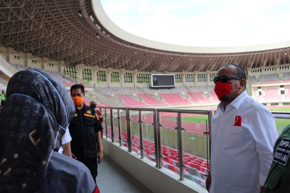Ketua DPD RI saat meninjau Veneu Sepak bola PON Papua di Jayapura Papua