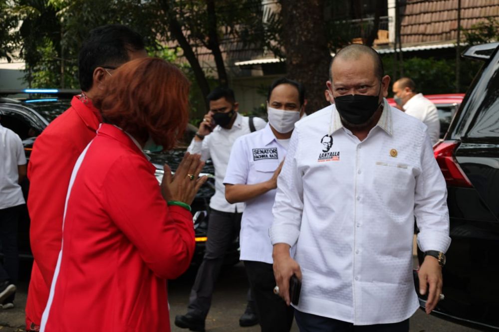 Ketua DPD RI AA LaNyalla saat meresmikan warung KDI Nusantara di Jakarta
