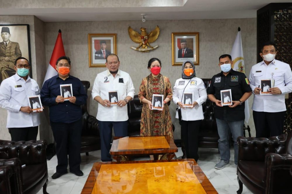 Ketua DPR RI Puan Maharani bertamu di kediaman ketua DPD RI AA LaNyalla Mahmud Mattalitti ucapkan selamat ulang tahun ke 62