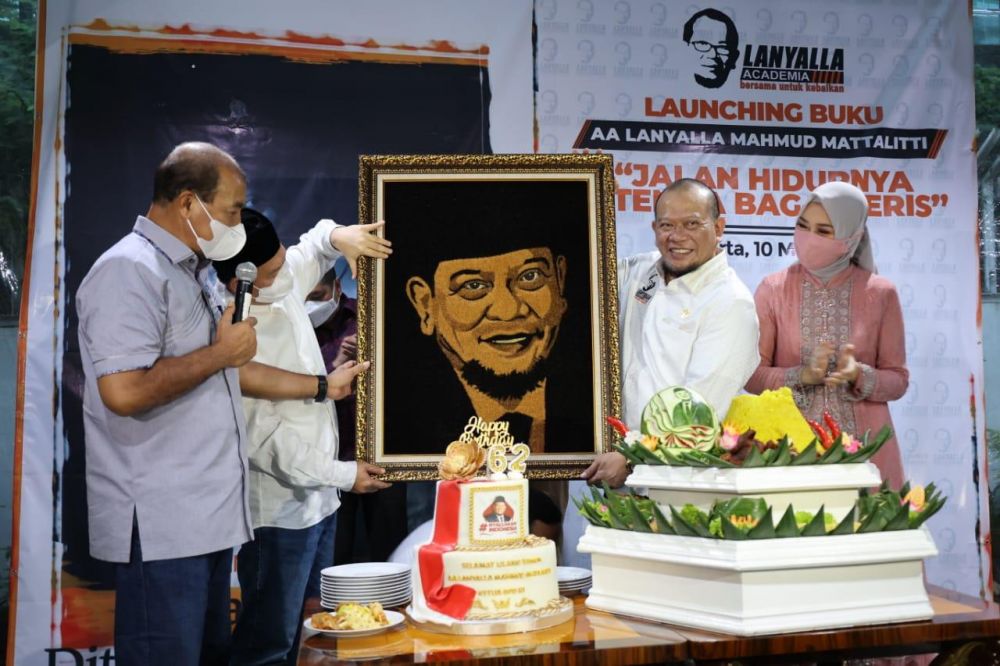 Ketua DPD RI AA LaNyalla Mahmud Mattalitti saat launching buku terbaru