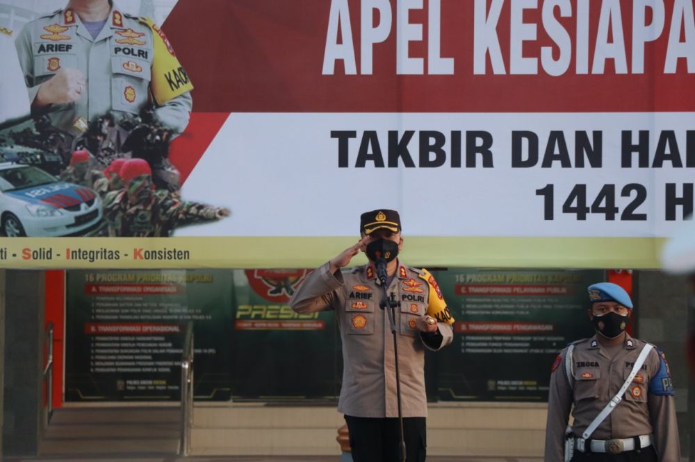 Kapolres Gresik AKBP Arief Fitrianto gelar apel takbir keliling demi memutus mata rantai pandemi Covid-19