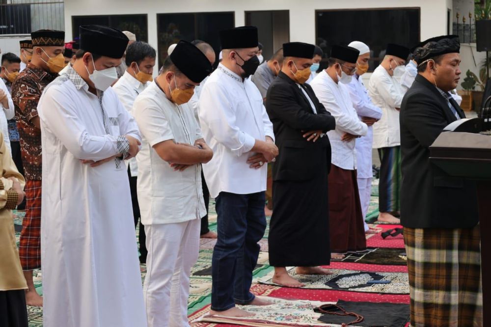 Ketua DPD RI gelar Salat Idul Fitri 1 Syawal 1442H, di rumah dinas ketua DPD kawasan Kuningan Jakarta Selatan