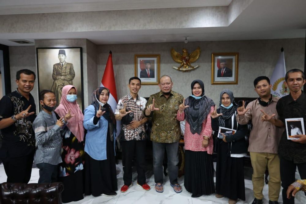 Ketua DPD RI Tegaskan Komitmen Perjuangkan Nasib Guru Honorer