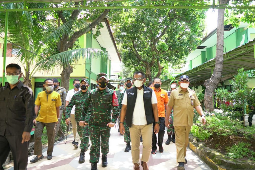 Sekdaprov Jatim dan Pangdam V Brawijaya pastikan kelayakan fasilitas Karantina PMI