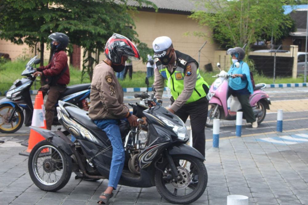Anggota juga disiapkan untuk membantu kaum disabilitas saat kaum disabilitas membutuhkan bantuan
