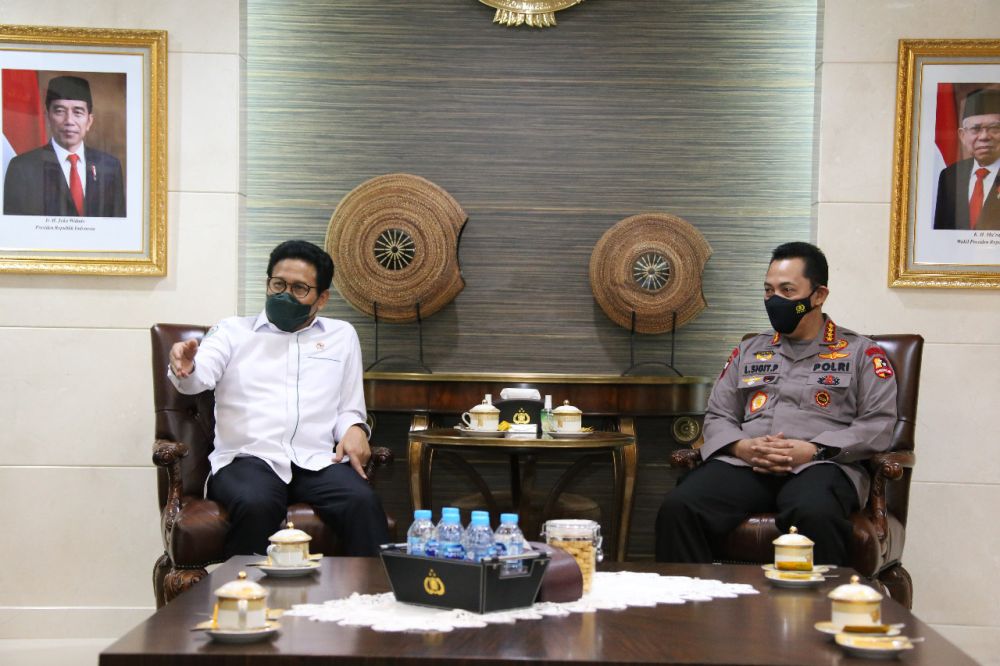 Kapolri Jenderal Listyo Sigit Prabowo bersama Mendes PDTT Abdul Halim Iskandar