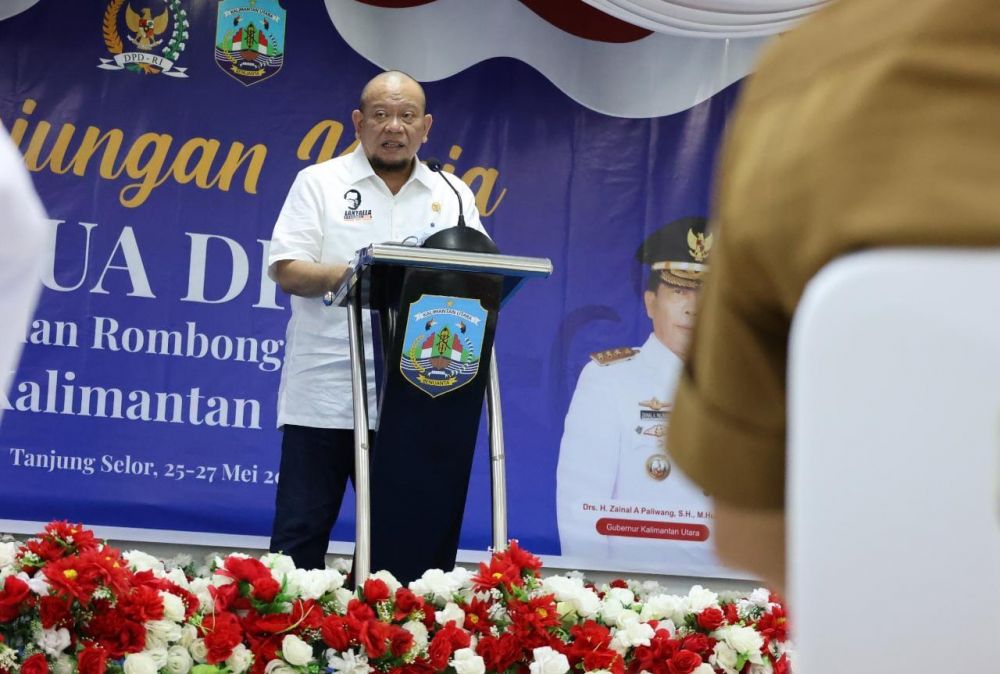 Ketua DPD RI saat memberikan sambutan di kantor Pemprov Kaltara Tanjung Selor Kabupaten Bulungan