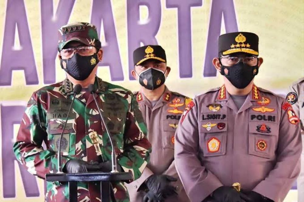 Kapolri Jenderal Listyo Sigit Prabowo bersama Panglima TNI Marsekal Hadi Tjahjanto saat kunker di Bumi Cendrawasih