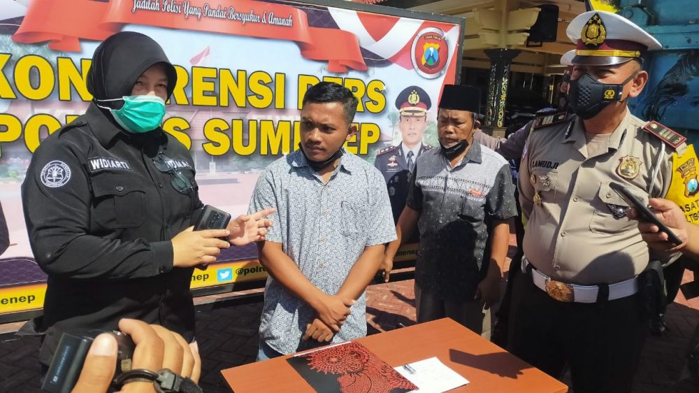 Satlantas Polres Sumenep Amankan Sopir Truk oleng beserta truk olengnya untuk dilakukan pembinaan