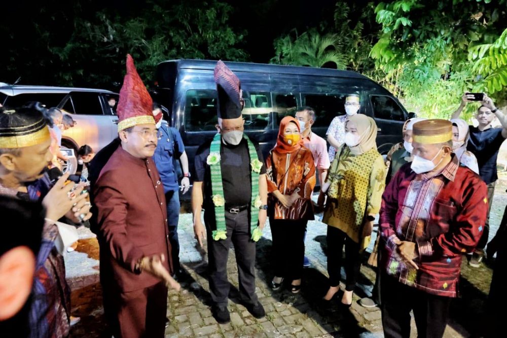 Ketua DPD RI saat bersilaturahmi dengan tokoh Sulawesi Raya Kalimantan Utara - Tarakan, di sela-sela kunker di Kalimantan Utara