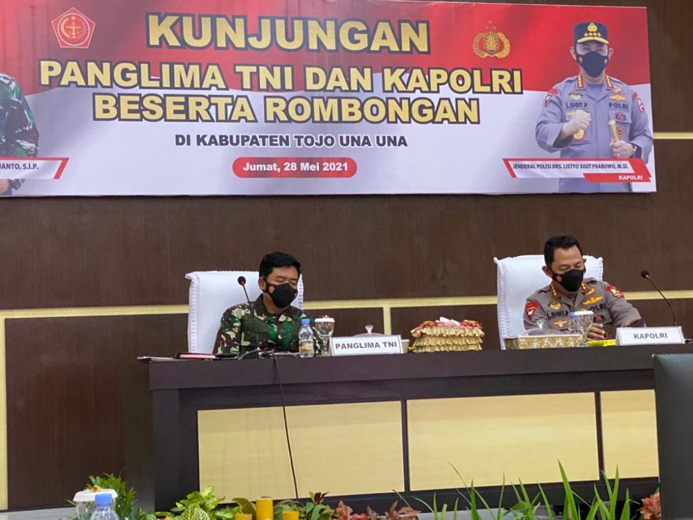 Kapolri Jenderal Listyo Sigit Prabowo dan Panglima TNI Marsekal Hadi Tjahjanto saat kunjungan ke Kabupaten Tojo UNA UNA