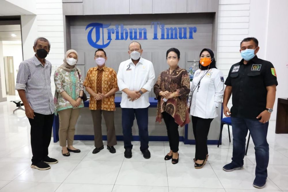 Ketua DPD RI Dorong Pembangunan Stadion PSM, Kunjungi Tribun Timur