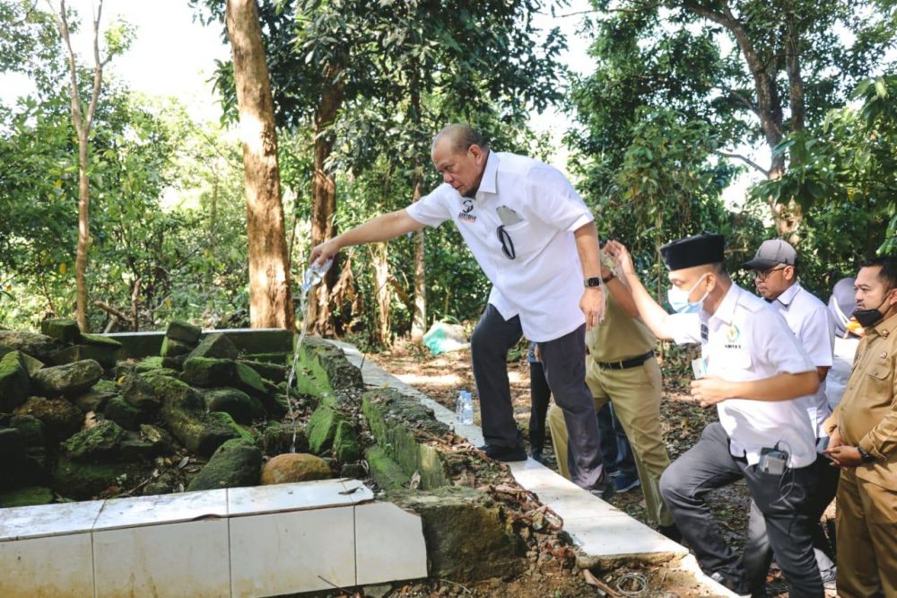 Ketua DPD RI AA LaNyalla Mahmud Mattalitti saat kunjungi makam