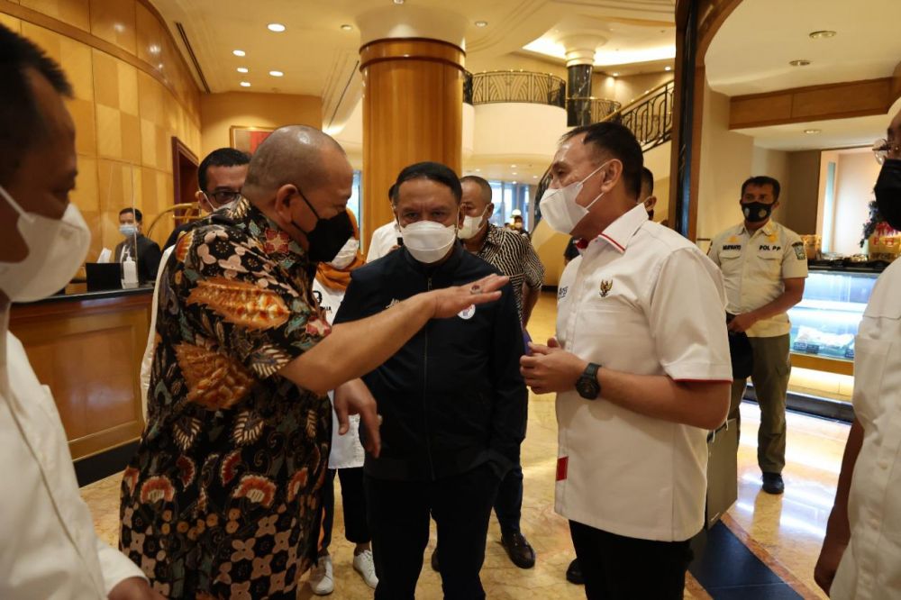 Ketua DPD RI saat bertemu dengan Menpora Zainuddin Amali dan ketua umum PSSI Muhammad Iriawan