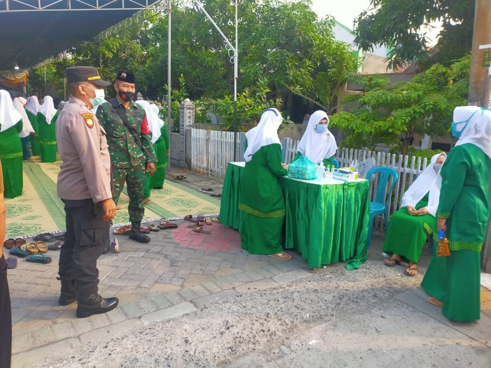Dalam rangka halal bihalal IHM NU dengan pengawasan Prokes ketat gabungan anggota Polsek Manyar, trantib dan Dandim 0817/06 Gresik