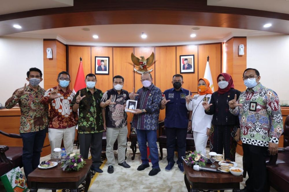 Ketua DPD RI AA LaNyalla Mahmud Mattalitti menerima audiensi dari POPSI di kantor DPD RI