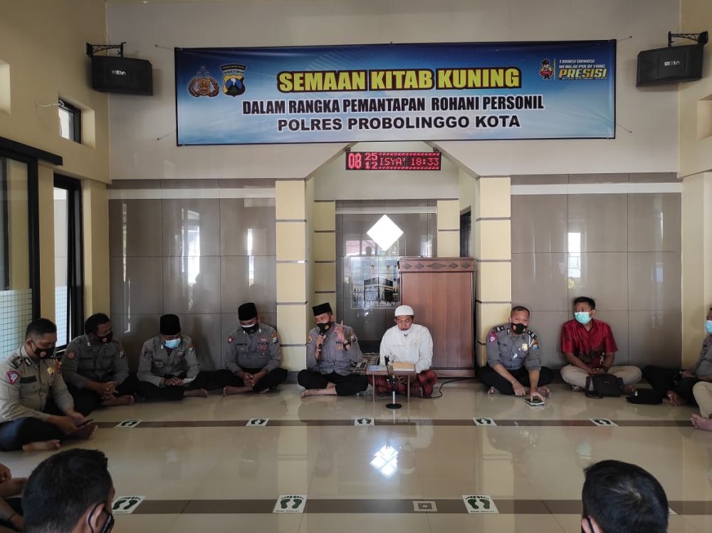 Ngaji kitab kuning kerjasama Polda Jatim dan PWNU demi meningkatkan iman dan taqwa