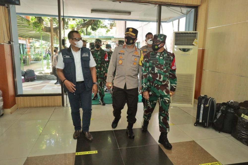 Kapolda Jatim, Sekdaprov dan Pangdam V Brawijaya saat meninjau Bandara Juanda Sidoarjo